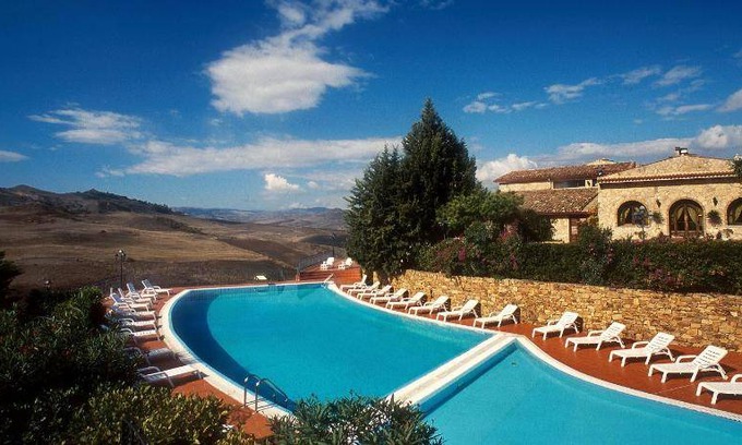 Alia House | 60 m² House ∙ 127 guests