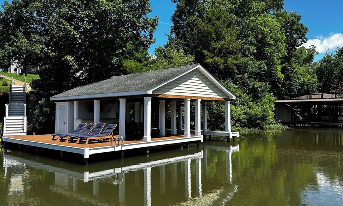 Bracey House | 6000sf Luxury Home on Main Lake Cove – minutes off I-85