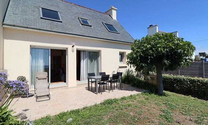 Poulgoazec House | 605-VIlla ocean. The Atlantic at the end of the garden