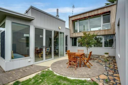 Middleton House | 62 Newell Ave Middleton - No Linen Included