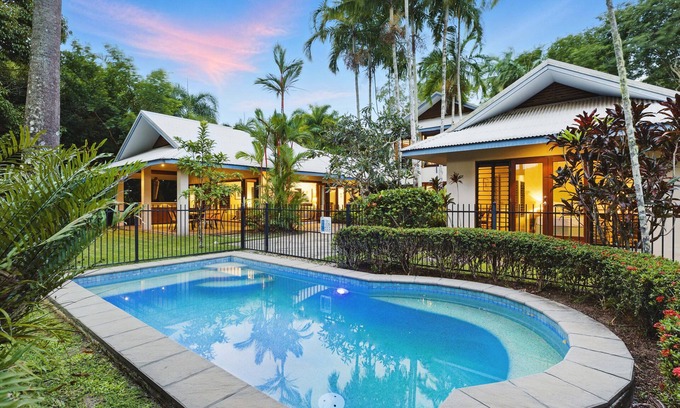 Craiglie Villa | 65 Mitre Port Douglas - Villa with golf course views