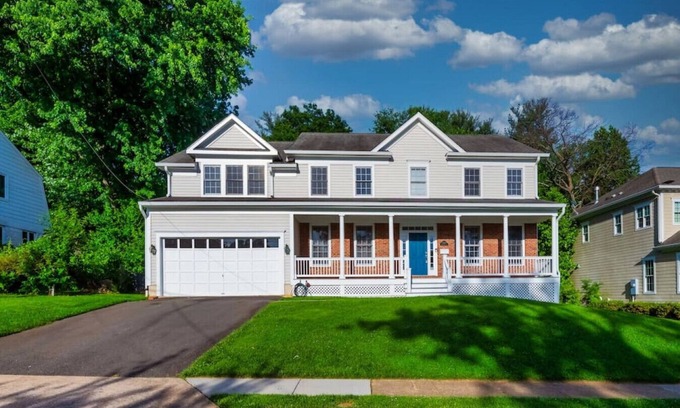 Arlington House | 6548 35th Street · Luxurious*KingBeds*PrvBackyard*Jacuzzi*Park4