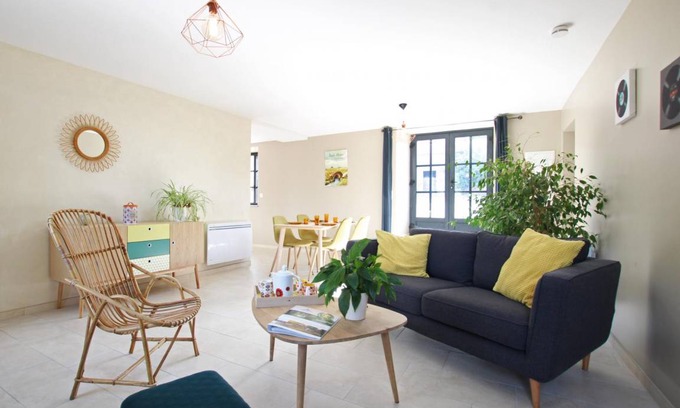 Saint-Pair-sur-Mer House | 67 m² Gîte ∙ 2 bedrooms ∙ 4 guests