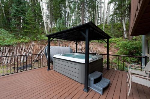 Columbine Lake House | 672 Beaver Circle
