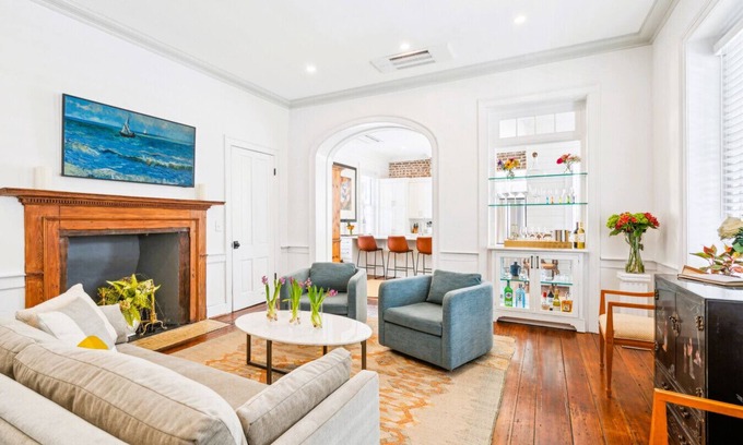 Cannonborough Elliotborough House | 6A at StPhilipSquare, One Block to King, Classic Charleston Comfort