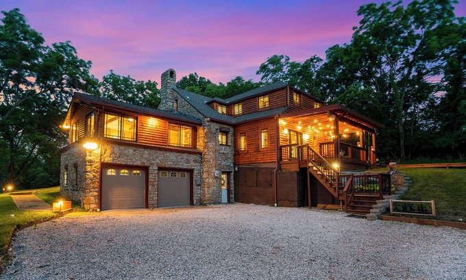 Grandview House | 6Acre Cabin-DiscGolfCourse-Sleeps 15-Pet Friendly!