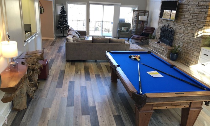 Pottsboro House | 6Bdrm 4.5Ba Pool Table Man Cave Lake Texoma