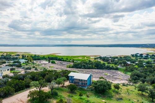 Buchanan Dam House | 6bed 4bath 3 acres with 18i0 degree views pool firepit