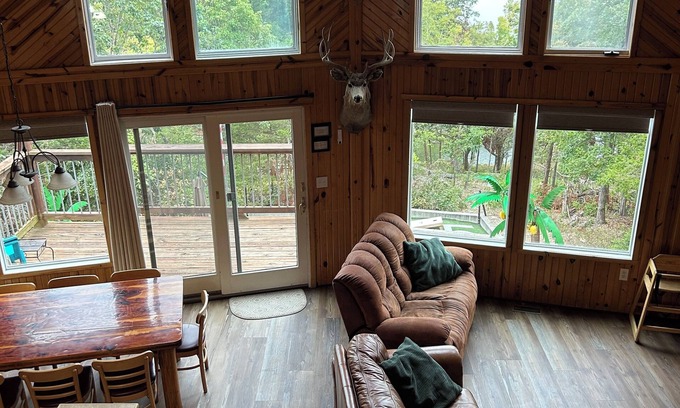 Warsaw House | 6BR/3BA Home Sleeps 20 -410 nightly/Holiday rates apply