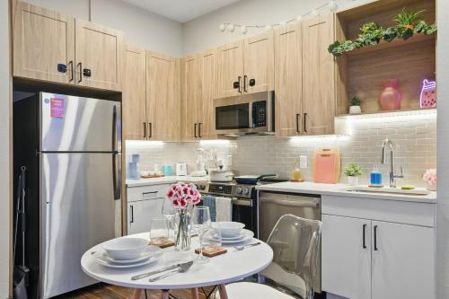 North Burnet Apartment | 6min to Domain,12min DT Studio with Pool and Free Parking