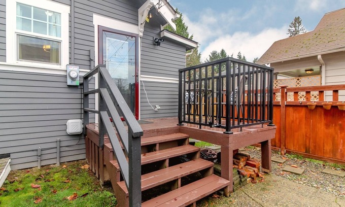 West End House | 6th Ave Escape
