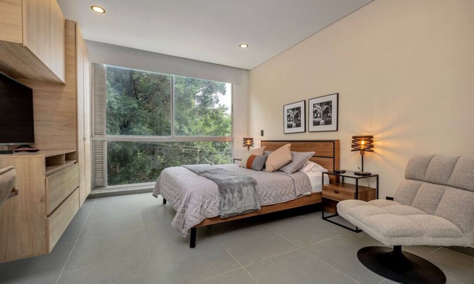 El Tesoro Apartment | 6th floor modern apartment close to parque lleras