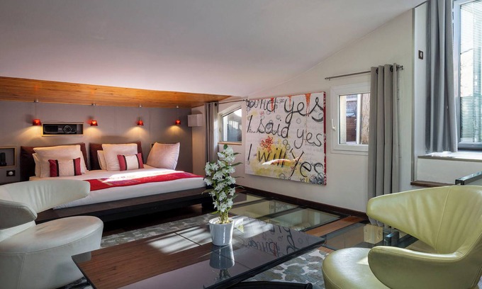 Parc-de-Montsouris House | 7 bedroom townhome in brilliant Paris with AC, fitness room, WiFi, Art