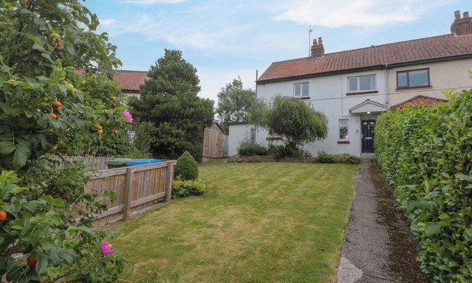 Danby Cottage | 7 DALE END, pet friendly, character holiday cottage in Danby