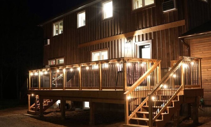 Algonquin Highlands Apartment | #7 Lodge Room (1 King Bed)