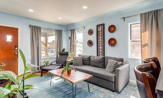 Delmar Parkway House | 7 Mi to Denver: Inviting Aurora Home w/Yard!