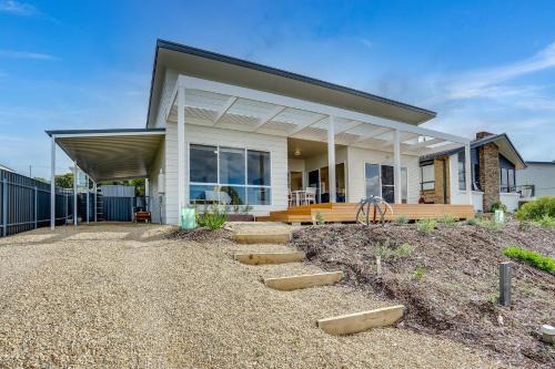 Encounter Bay House | 7 Passatt St, Encounter Bay