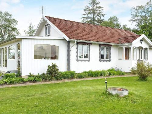 Vara Municipality House | 7 person holiday home in VARA-By Traum