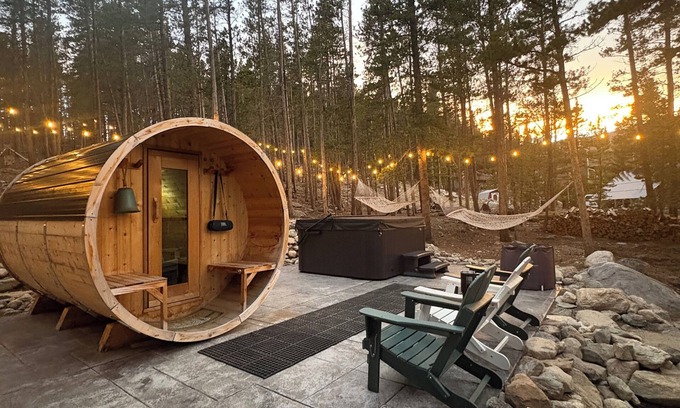 Saint Mary's Cabin | 7 Person HOTTUB & BARREL SAUNA