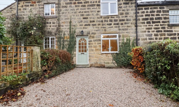 Ripley Cottage | 7 SCARAH BANK COTTAGES, pet friendly, with a garden in Ripley