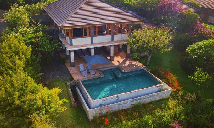 Pemuteran Villa | 70 Km far Views over The Barat National Park and volcanos on Java. Super diving