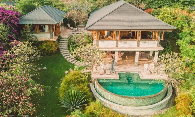 Pemuteran Villa | 70 Km far Views over The Barat National Park and volcanos on Java. Super diving