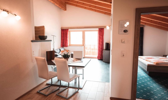 Elbigenalp Apartment | 70 m² Apartment ∙ 2 bedrooms ∙ 2 guests