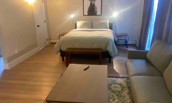 Northeast Edmonton Resort | 70 m² Private room ∙ 1 bedroom ∙ 2 guests