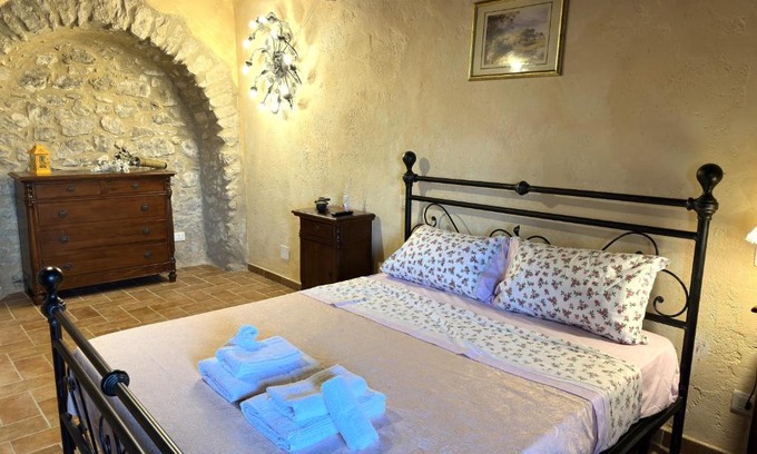Artena Apartment | 70 MQ La casa nella roccia -Free Parking and Free WI-FI