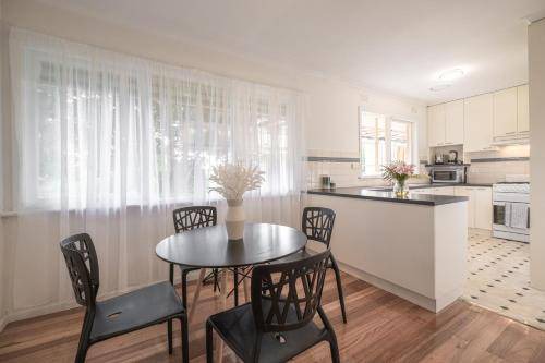 Doncaster East House | 700 m² House ∙ 2 bedrooms ∙ 4 guests