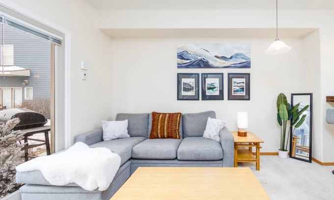 Downtown Anchorage Condo | 74 m² Condo ∙ 2 bedrooms ∙ 4 guests