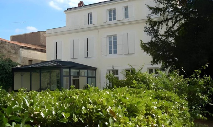 Surgeres Bed & Breakfast | 77 m² Bed and breakfast ∙ 2 bedrooms ∙ 6 guests