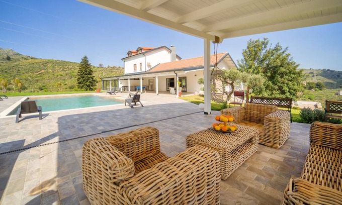 Belmonte Mezzagno House | 785 m² House ∙ 8 bedrooms ∙ 19 guests