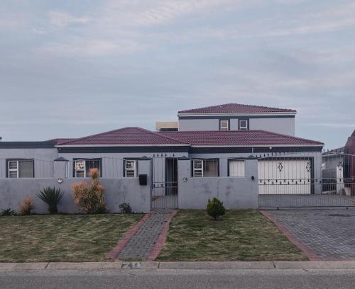 Port Elizabeth House | 79 Franklandman street