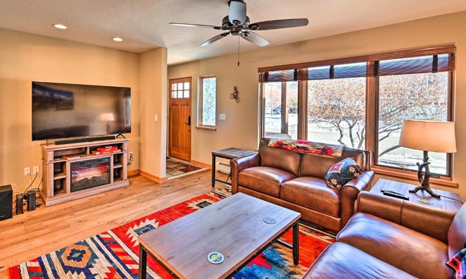 Salida House | 7984 Pet-Friendly Townhome with Grill!