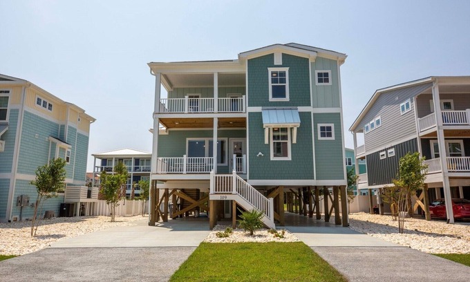 Yaupon Beach House | 7BR/6.5BA Home - Event Home, Ocean Views, Pool, Elevator, Sleeps 22