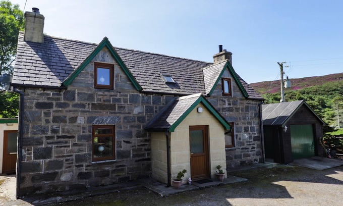 Thurso Cottage | 8 ACHNABAT, family friendly, character holiday cottage in Bettyhill