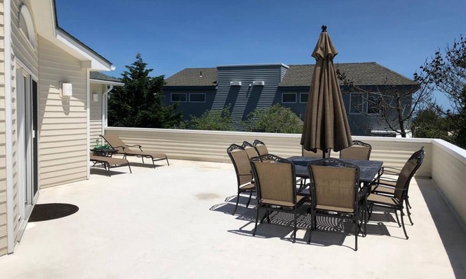 Loveladies House | 8 Bedrooms with Pool Families Only