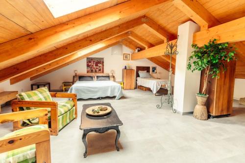 Uscio House | 8 beds- surrounded by greenery with parking