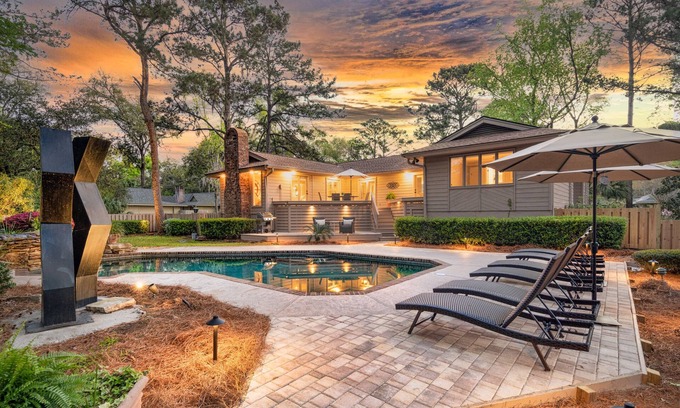 Heritage Woods House | 8 Heritage Road: A BESTNEST by Beverly Serral *Private Pool* and fenced yard
