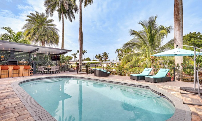 Lauderdale Isles House | 8 Mi to Las Olas Beach: Canal-Front Oasis w/Pool!