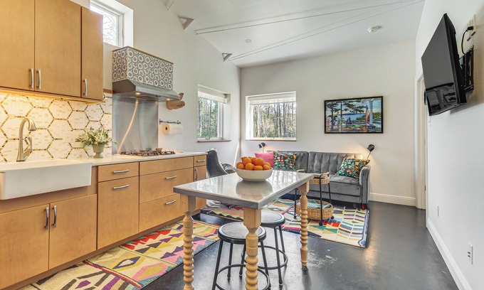 Latimer Apartment | 8 Mi to Ocean Springs: Rural Mississippi Retreat