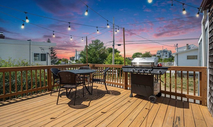 Newburyport House | 8 Min Walk to Basin | Screened Porch | Plum Puddin