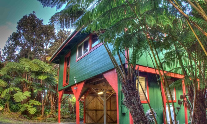Volcano Cottage | 8 minutes to Nat'l Park! Enjoy the sound of rain & birds in a peaceful retreat.