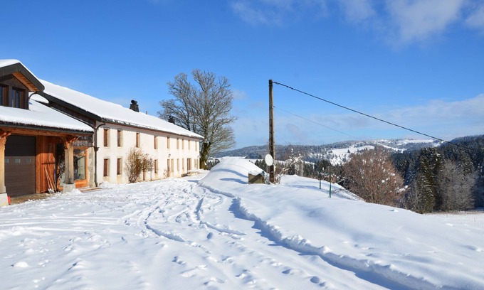 Les Moussieres Cottage | 8 pers rental Gite Haut Jura The barns of the red cross