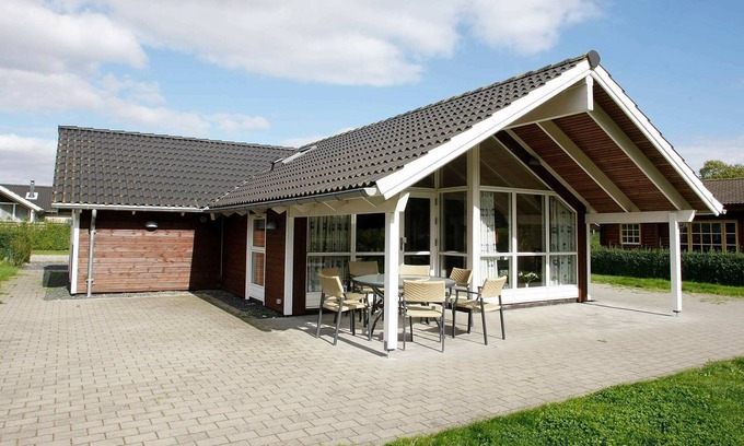Pøt Strandby House | 8 person holiday home in Juelsminde-By Traum