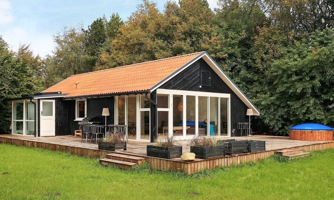 Jegum House | 8 person holiday home in Oksbøl