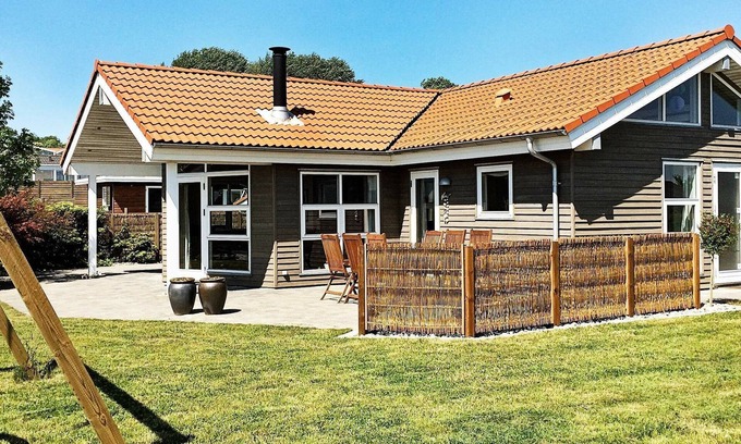 Grønninghoved Strand House | 8 person holiday home in Sjølund-By Traum