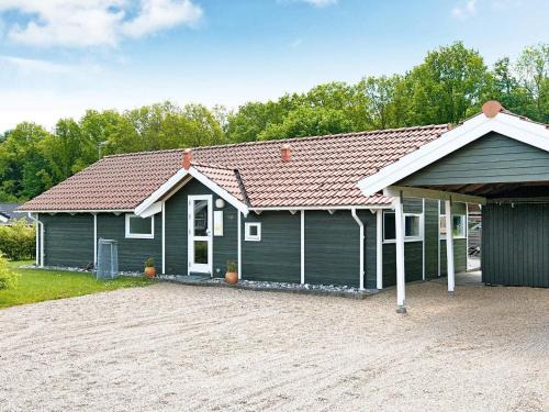 Pøt Strandby House | 8 person holiday home in Juelsminde-By Traum