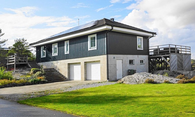 Henan House | 8 person holiday home in Henån-By Traum